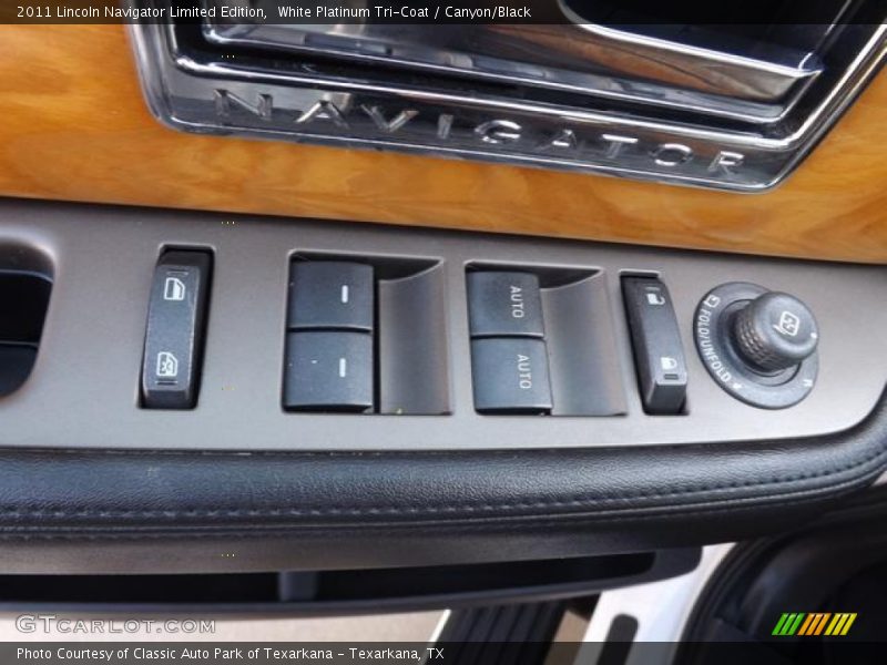 Controls of 2011 Navigator Limited Edition