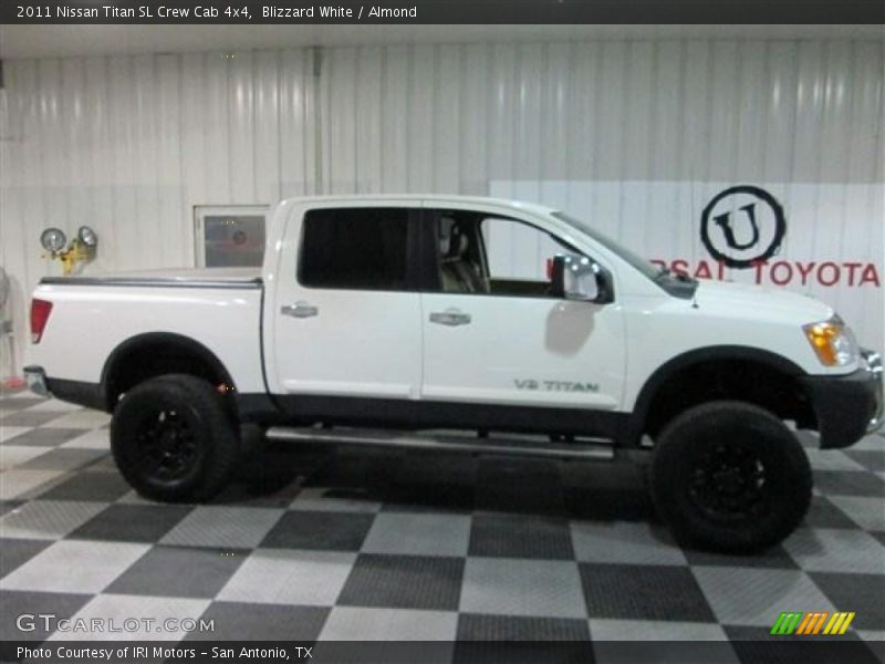 Blizzard White / Almond 2011 Nissan Titan SL Crew Cab 4x4