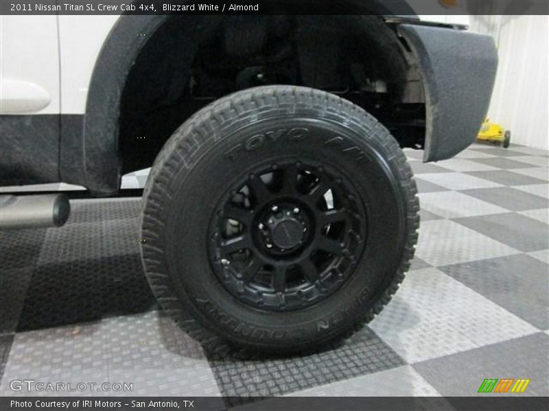 Blizzard White / Almond 2011 Nissan Titan SL Crew Cab 4x4