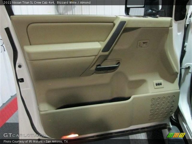 Blizzard White / Almond 2011 Nissan Titan SL Crew Cab 4x4