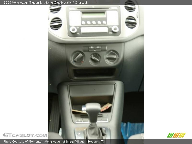Alpine Grey Metallic / Charcoal 2009 Volkswagen Tiguan S