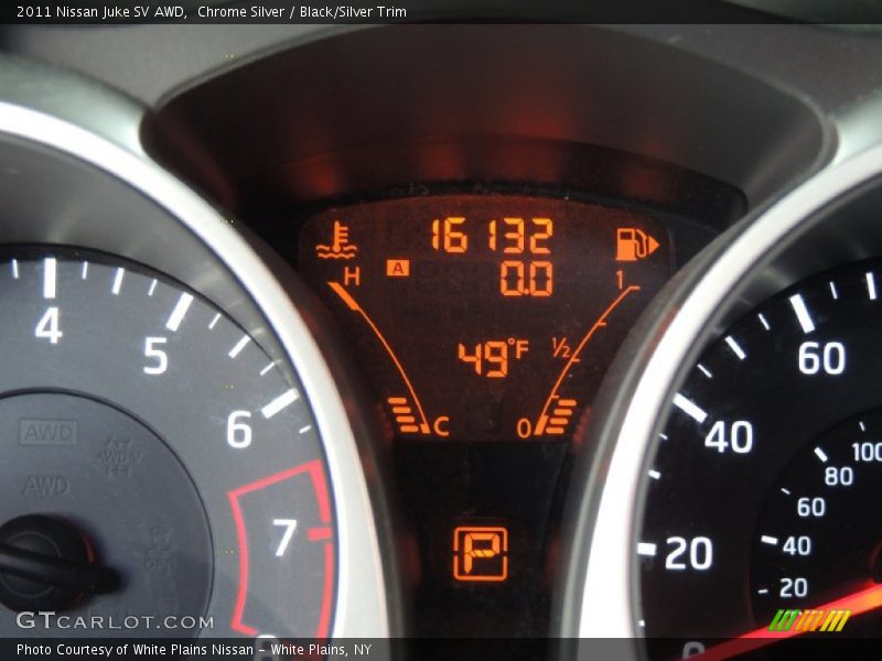 Chrome Silver / Black/Silver Trim 2011 Nissan Juke SV AWD