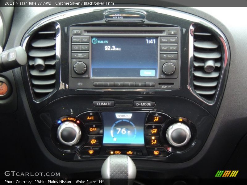 Chrome Silver / Black/Silver Trim 2011 Nissan Juke SV AWD