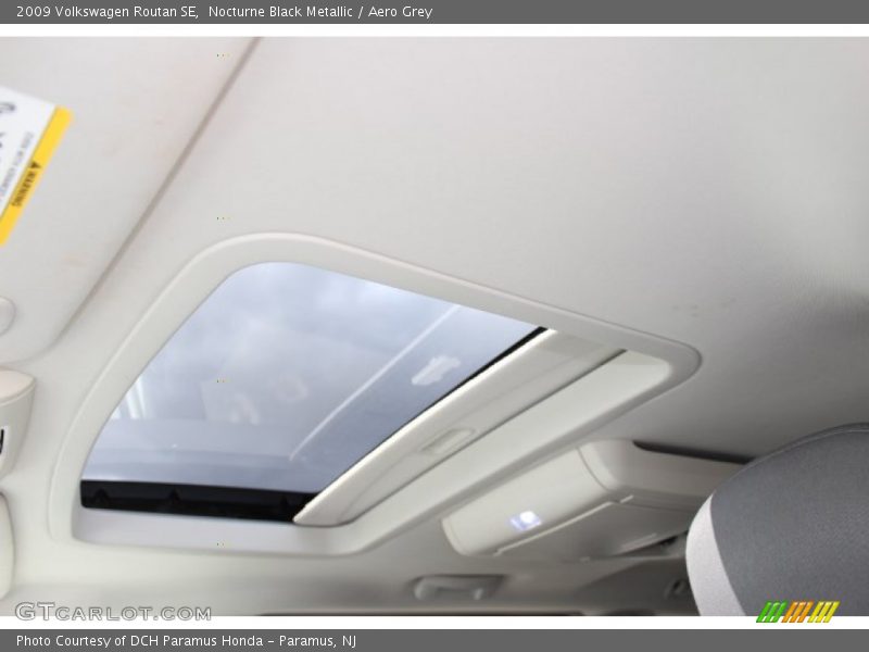 Sunroof of 2009 Routan SE