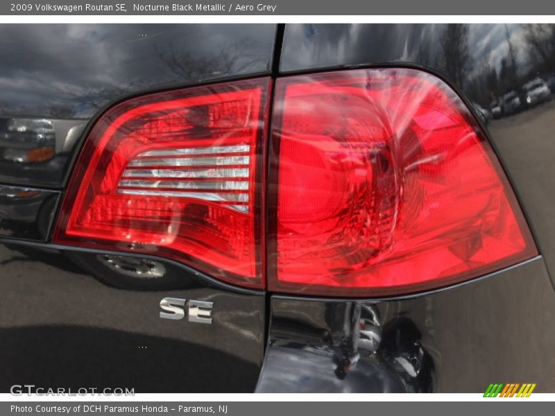 Nocturne Black Metallic / Aero Grey 2009 Volkswagen Routan SE