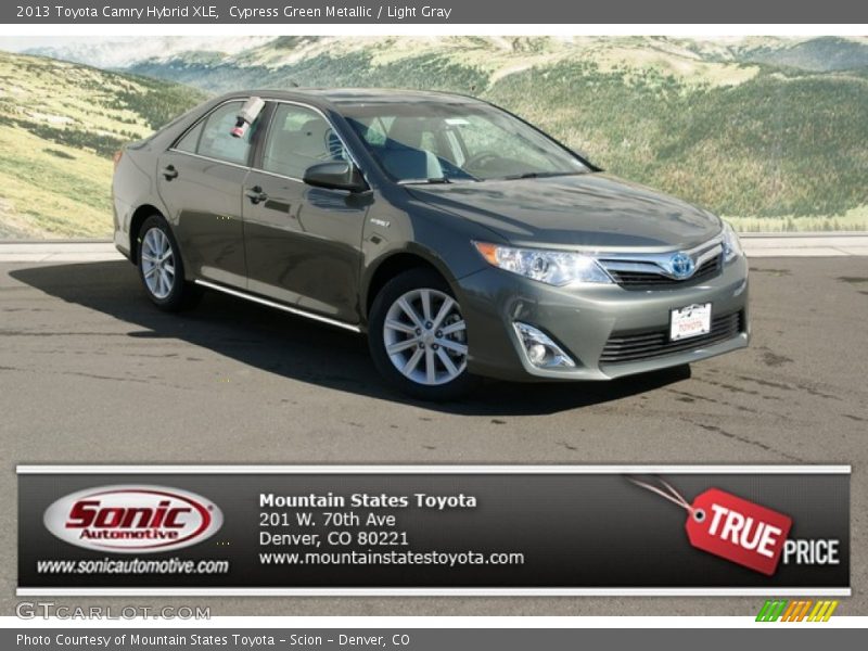 Cypress Green Metallic / Light Gray 2013 Toyota Camry Hybrid XLE