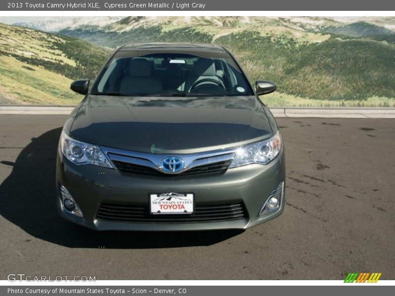 Cypress Green Metallic / Light Gray 2013 Toyota Camry Hybrid XLE