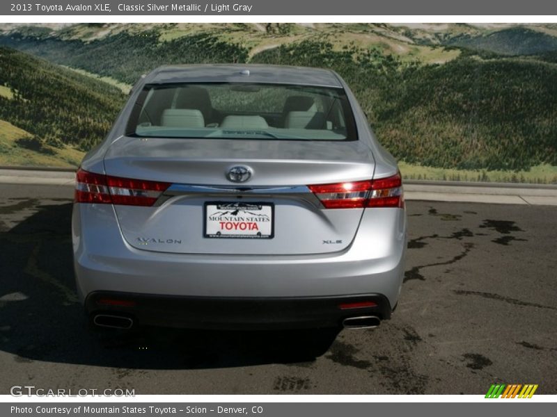 Classic Silver Metallic / Light Gray 2013 Toyota Avalon XLE