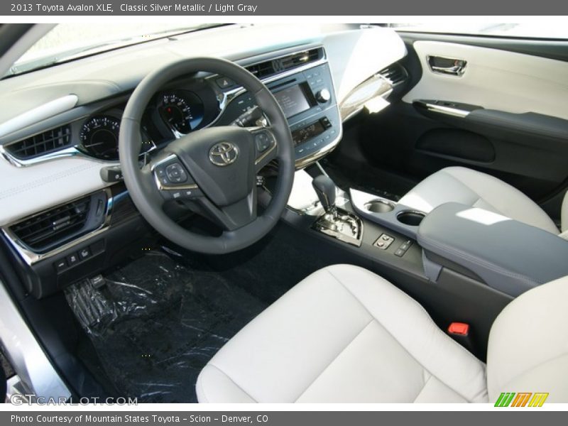 Classic Silver Metallic / Light Gray 2013 Toyota Avalon XLE