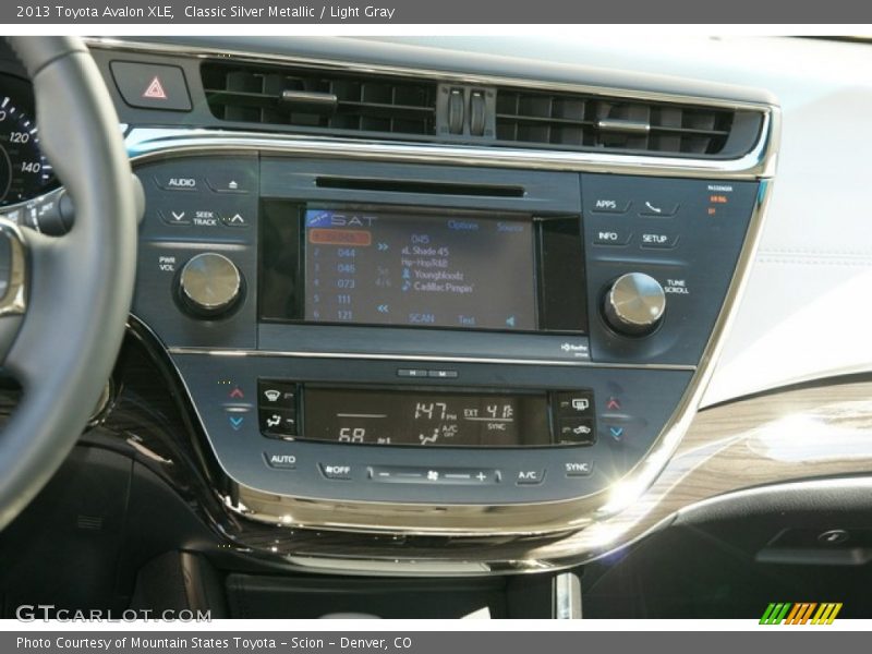Classic Silver Metallic / Light Gray 2013 Toyota Avalon XLE