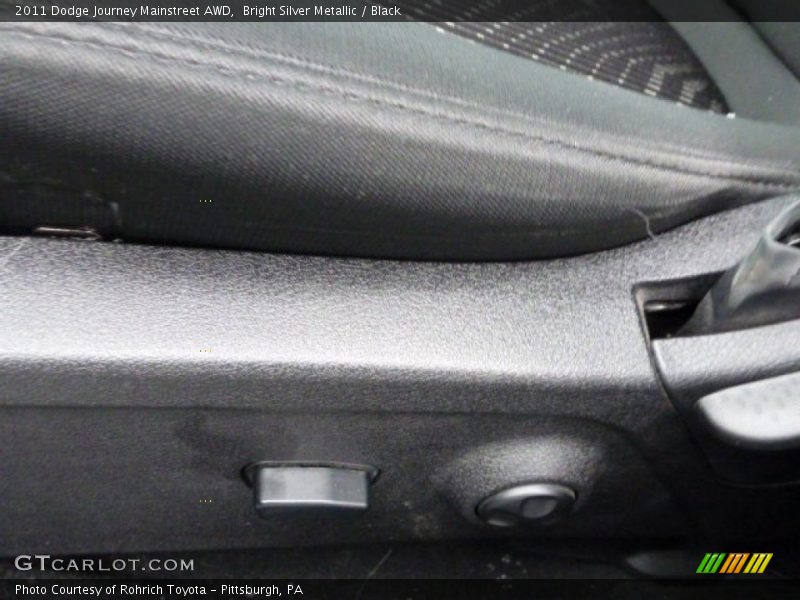 Bright Silver Metallic / Black 2011 Dodge Journey Mainstreet AWD