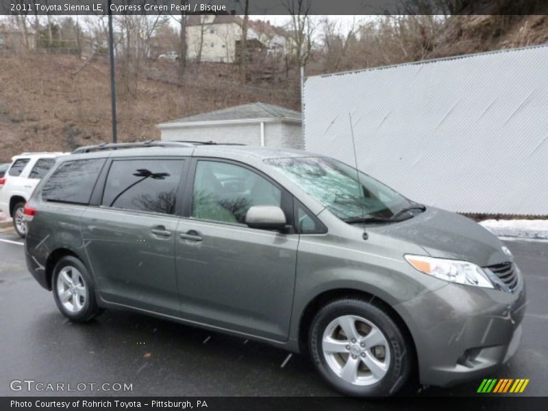 Front 3/4 View of 2011 Sienna LE