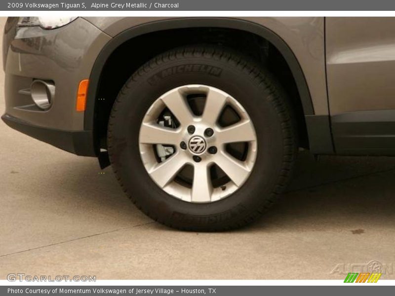 Alpine Grey Metallic / Charcoal 2009 Volkswagen Tiguan S
