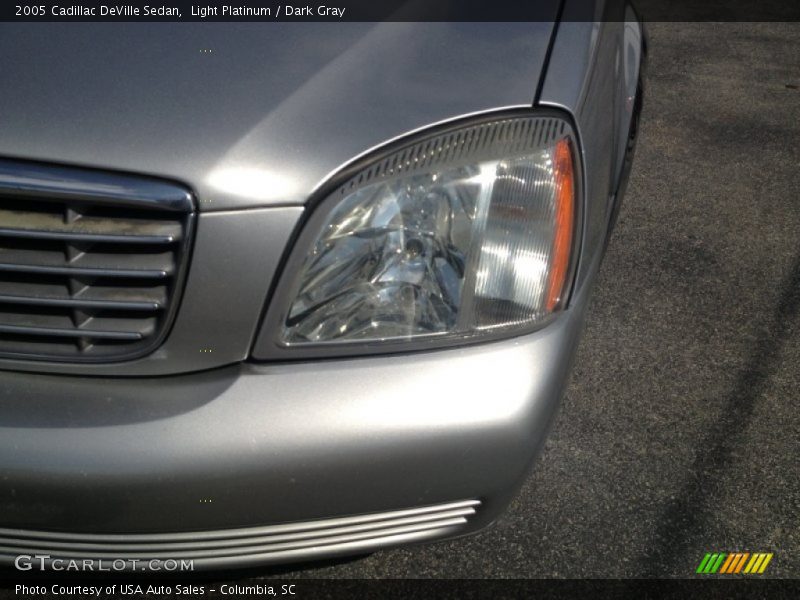 Light Platinum / Dark Gray 2005 Cadillac DeVille Sedan