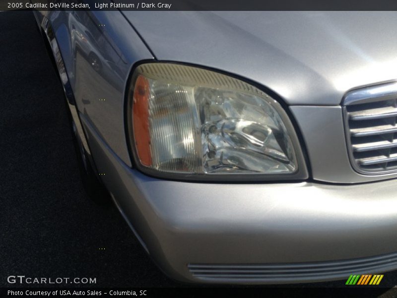 Light Platinum / Dark Gray 2005 Cadillac DeVille Sedan