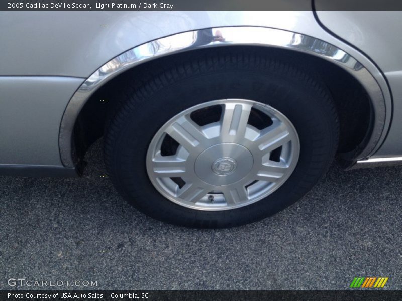 Light Platinum / Dark Gray 2005 Cadillac DeVille Sedan