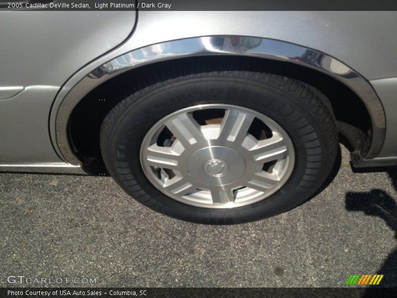 Light Platinum / Dark Gray 2005 Cadillac DeVille Sedan