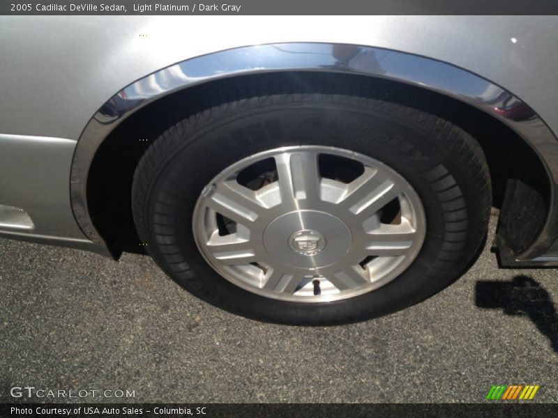 Light Platinum / Dark Gray 2005 Cadillac DeVille Sedan