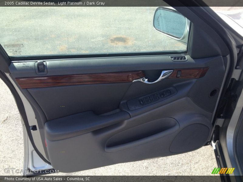 Light Platinum / Dark Gray 2005 Cadillac DeVille Sedan
