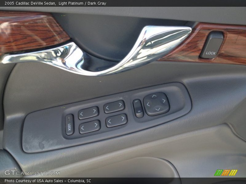 Light Platinum / Dark Gray 2005 Cadillac DeVille Sedan