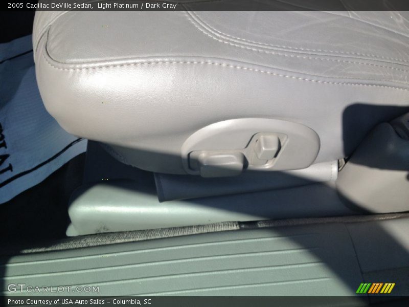 Light Platinum / Dark Gray 2005 Cadillac DeVille Sedan