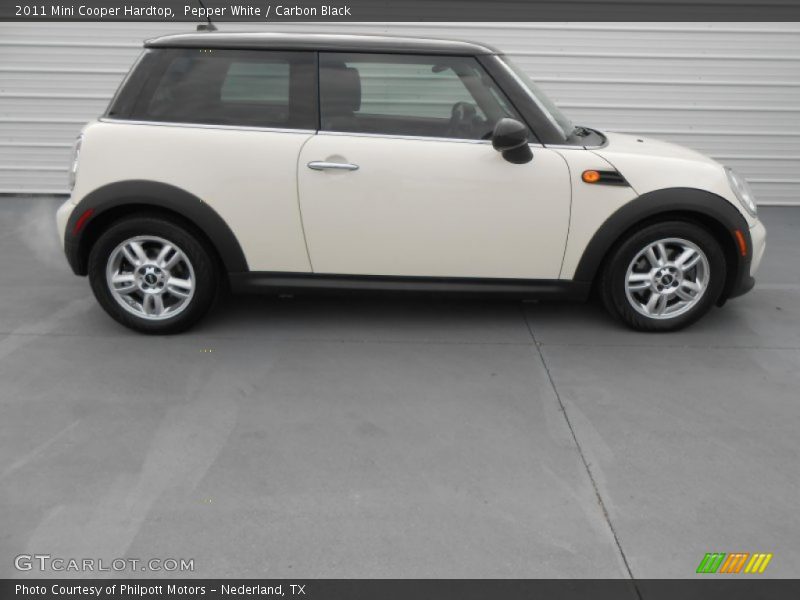 Pepper White / Carbon Black 2011 Mini Cooper Hardtop