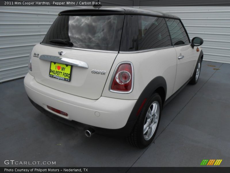 Pepper White / Carbon Black 2011 Mini Cooper Hardtop