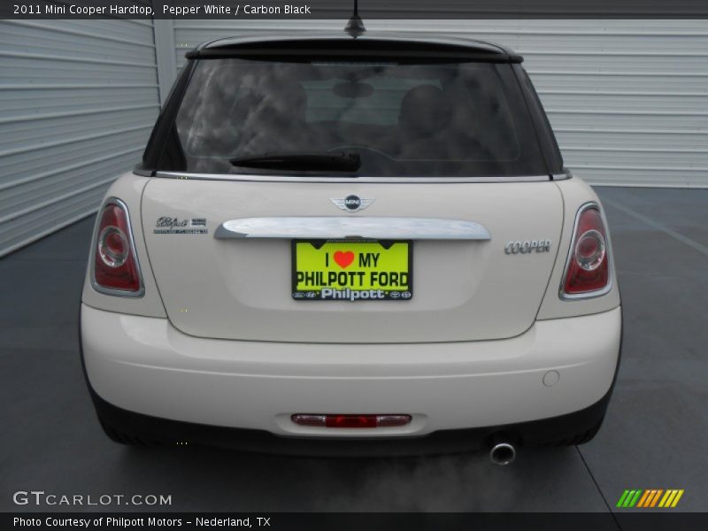 Pepper White / Carbon Black 2011 Mini Cooper Hardtop