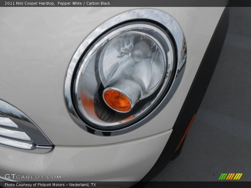 Pepper White / Carbon Black 2011 Mini Cooper Hardtop