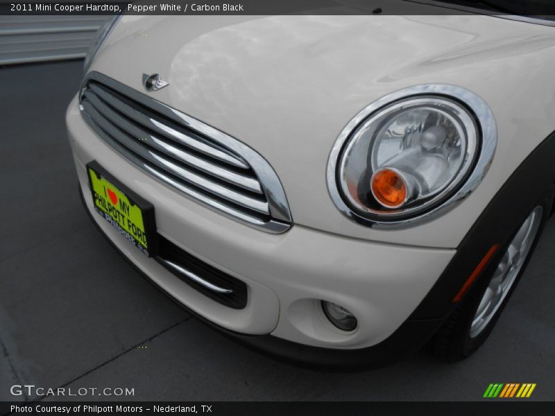 Pepper White / Carbon Black 2011 Mini Cooper Hardtop