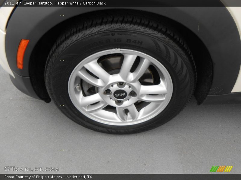 Pepper White / Carbon Black 2011 Mini Cooper Hardtop