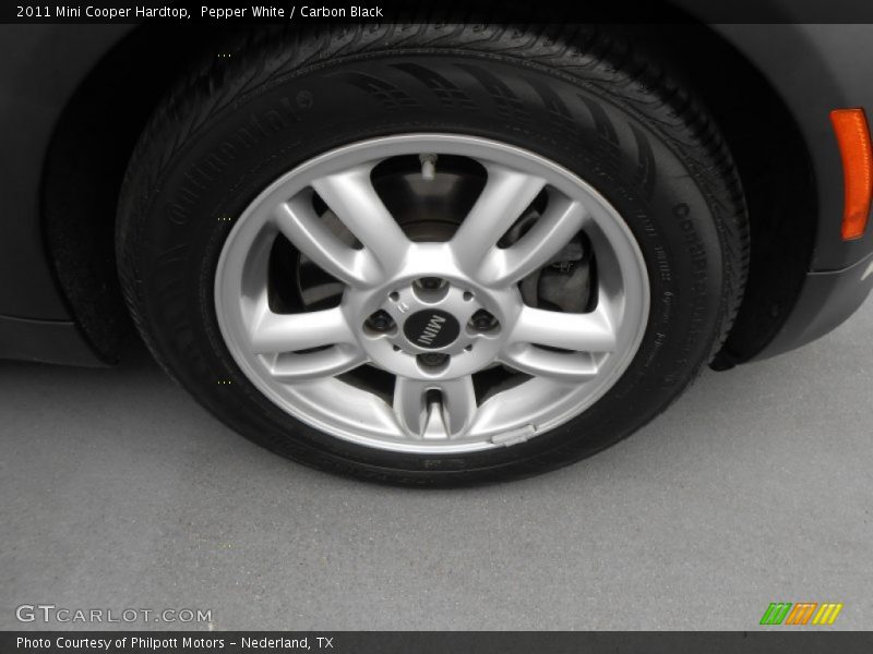 Pepper White / Carbon Black 2011 Mini Cooper Hardtop