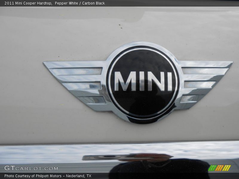 Pepper White / Carbon Black 2011 Mini Cooper Hardtop