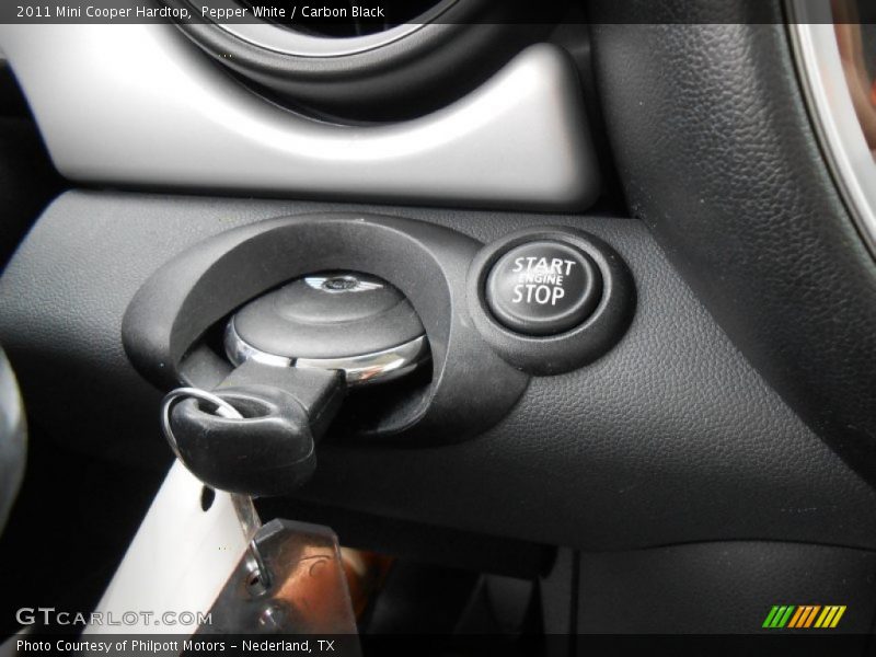 Pepper White / Carbon Black 2011 Mini Cooper Hardtop