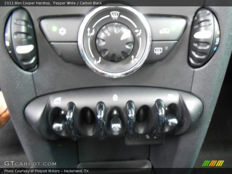 Pepper White / Carbon Black 2011 Mini Cooper Hardtop