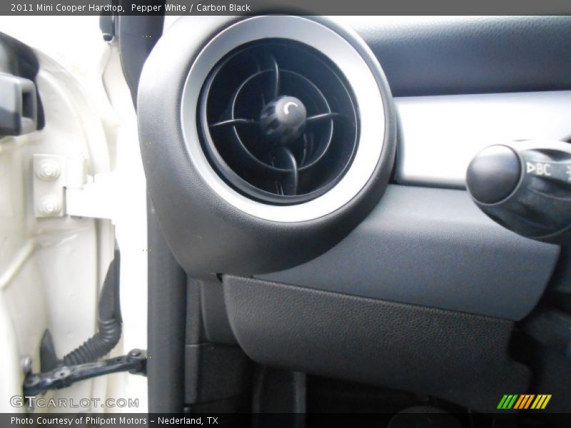 Pepper White / Carbon Black 2011 Mini Cooper Hardtop