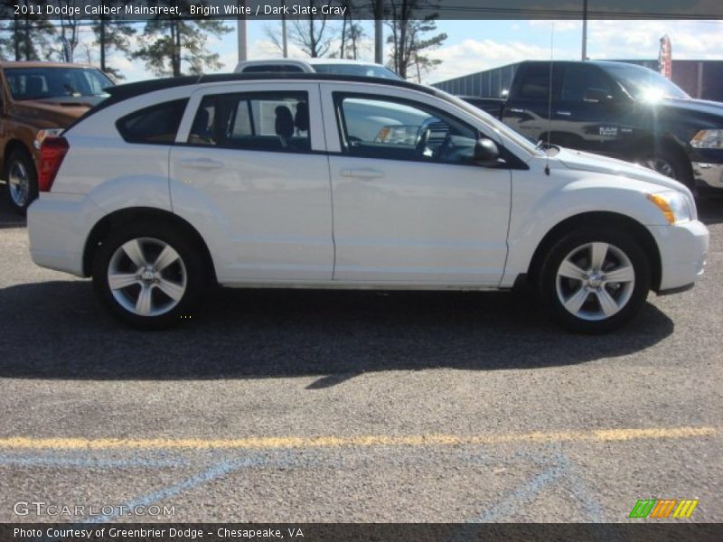 Bright White / Dark Slate Gray 2011 Dodge Caliber Mainstreet