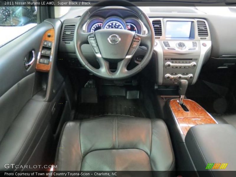 Dashboard of 2011 Murano LE AWD