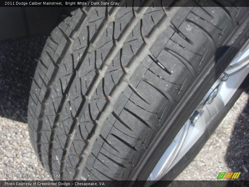 Bright White / Dark Slate Gray 2011 Dodge Caliber Mainstreet