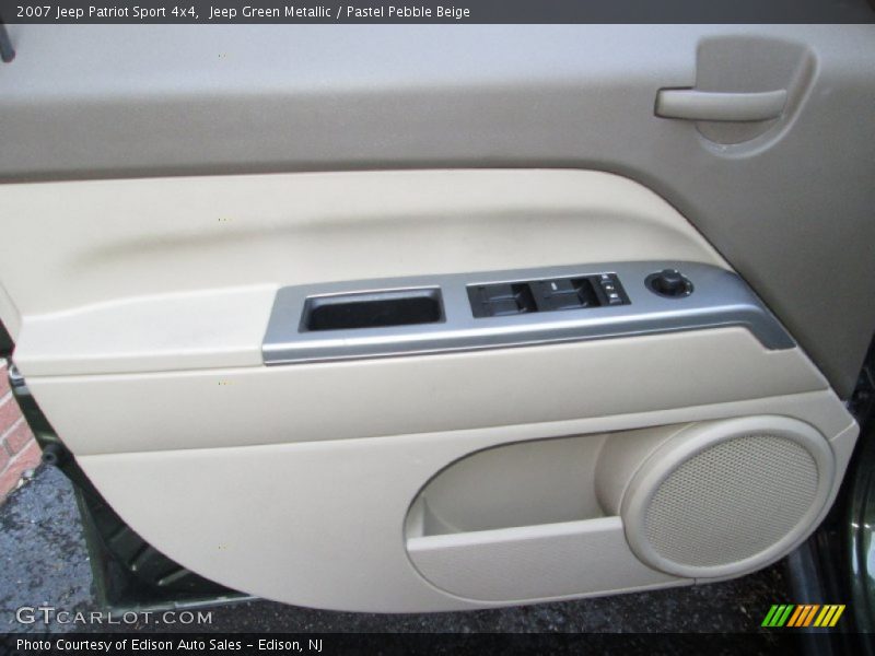Door Panel of 2007 Patriot Sport 4x4