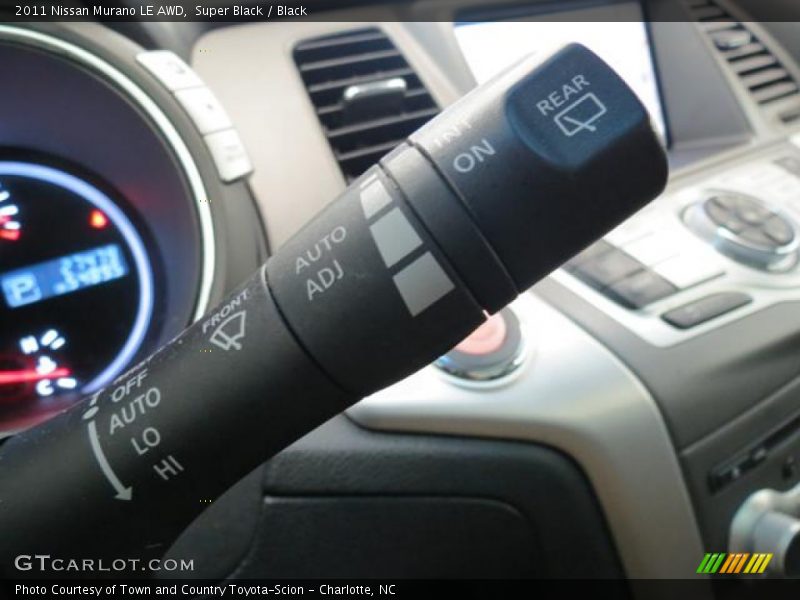 Controls of 2011 Murano LE AWD