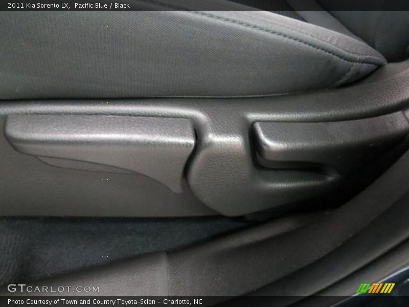 Pacific Blue / Black 2011 Kia Sorento LX