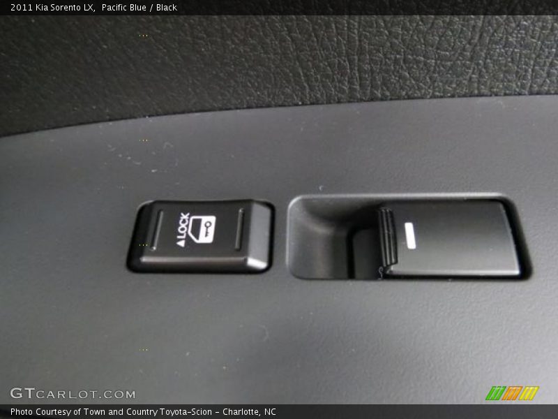 Pacific Blue / Black 2011 Kia Sorento LX