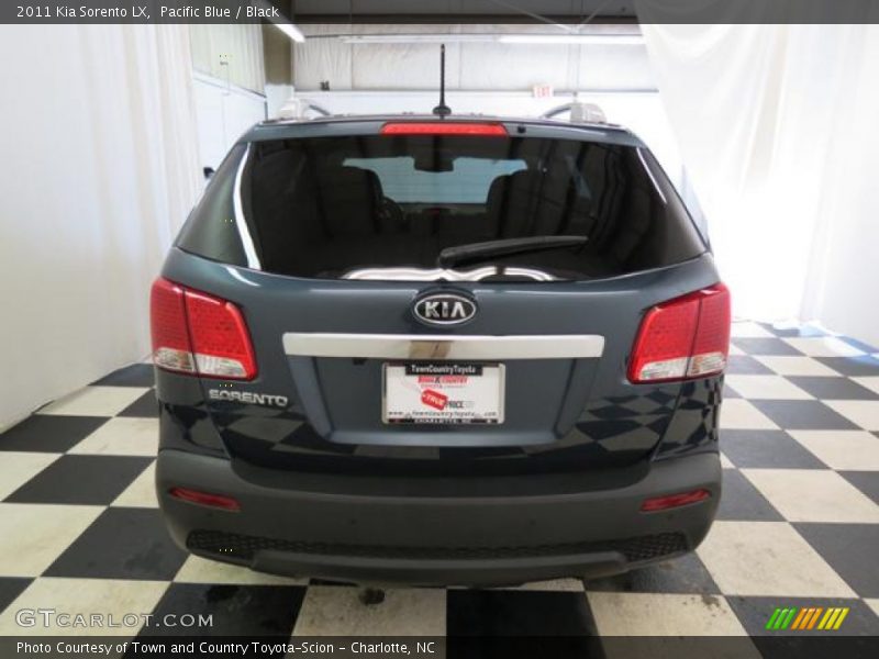 Pacific Blue / Black 2011 Kia Sorento LX
