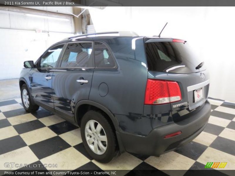Pacific Blue / Black 2011 Kia Sorento LX