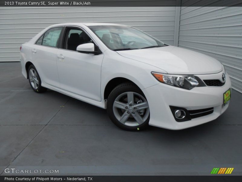Super White / Black/Ash 2013 Toyota Camry SE
