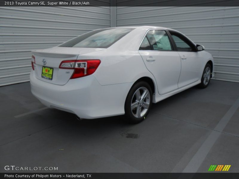 Super White / Black/Ash 2013 Toyota Camry SE