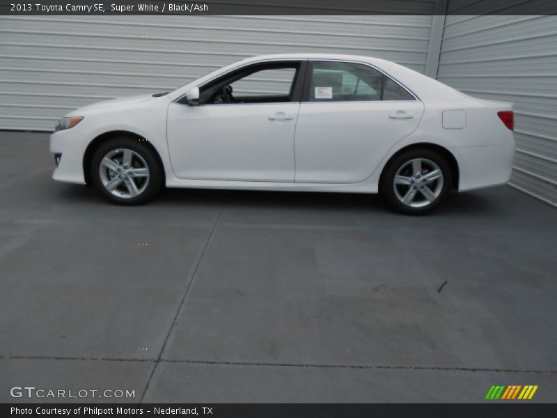 Super White / Black/Ash 2013 Toyota Camry SE