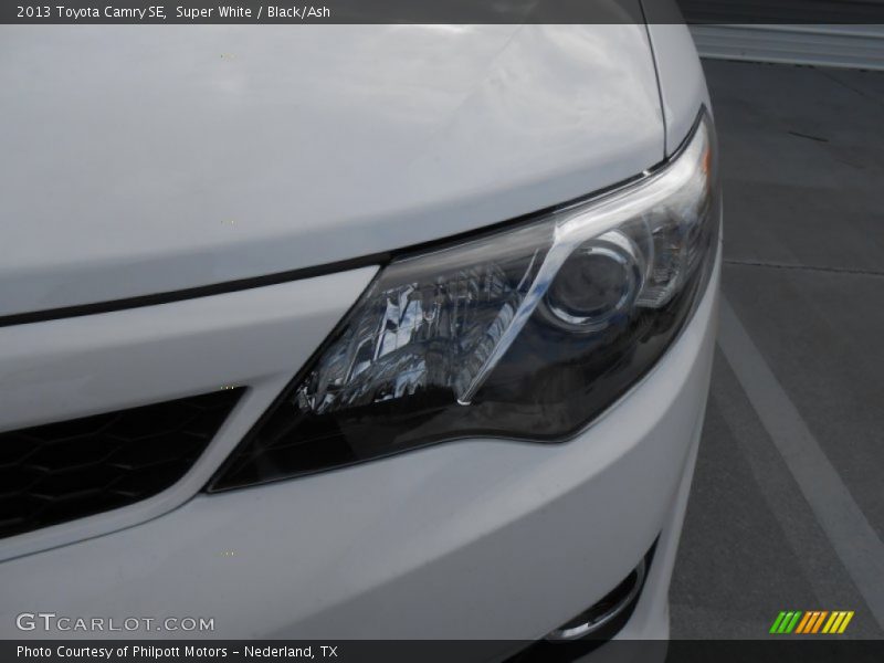 Super White / Black/Ash 2013 Toyota Camry SE