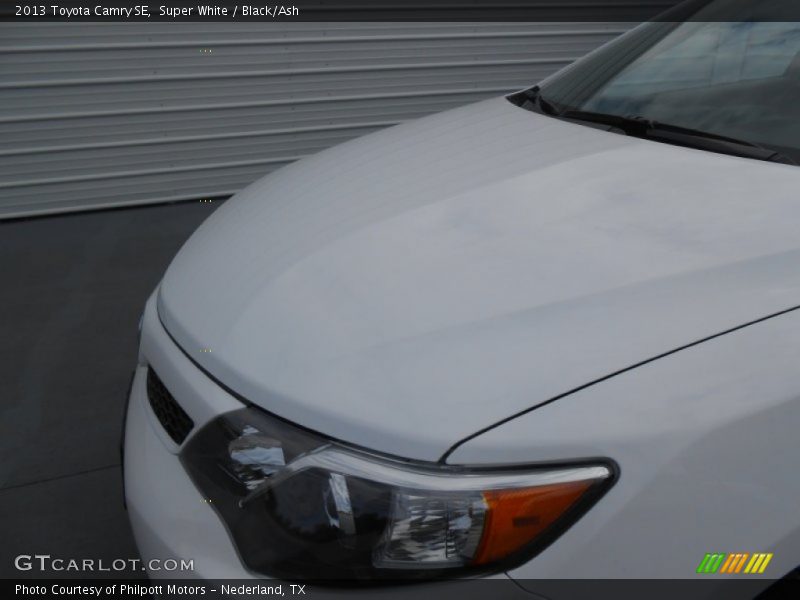 Super White / Black/Ash 2013 Toyota Camry SE
